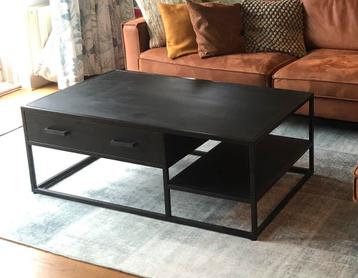 Gratis salontafel in goede staat met opbergruimte