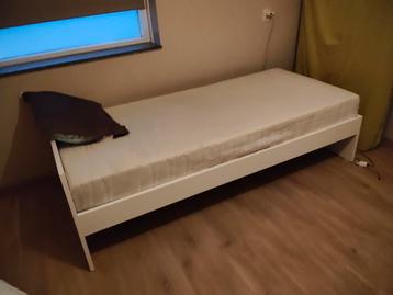 Gratis Eenpersoonsbed met Matras eventueel twee matrassen er