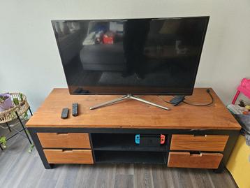 Mooi houten TV meubel (hout te bewerken)