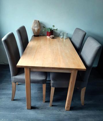 Gratis 4 eetkamerstoelen (NB: opknappers!)