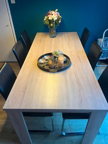 Eettafel en stoele  200 x 90