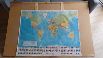 Wereldkaart op soort multiplex plaat