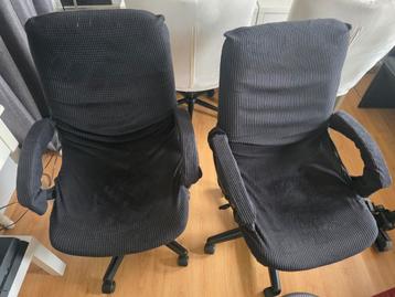 2 Bureaustoelen met hoes