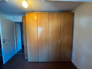 Grote kledingkast - gratis af te halen!