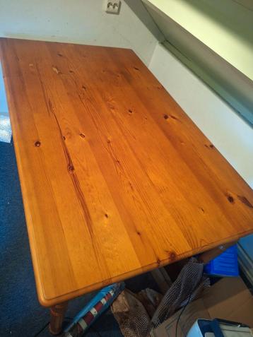 Mooie houten tafel