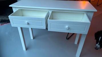 Gratis!! Leuk en makkelijk (make-up)tafeltje/dressoir