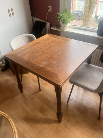 Uitschuifbare houten eettafel