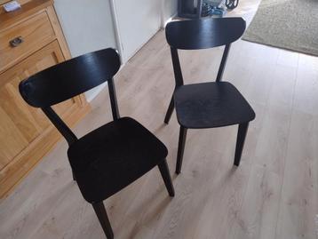 2 zwarte eetkamerstoelen gratis