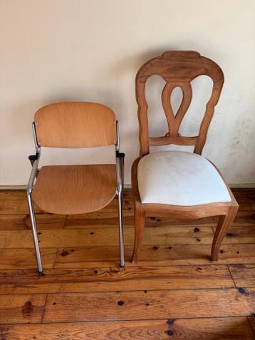 Twee stoelen: Hout, gestoffeerd en vintage