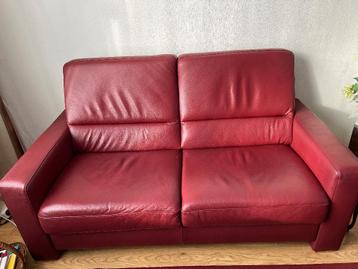 Gratis af te halen rood leren Twee persoonsbankje