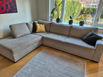Mooie hoekbank - zaterdag 21 februari op te halen