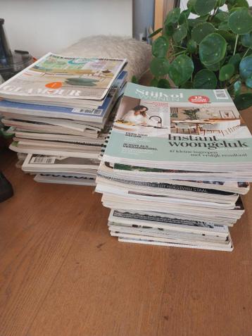 2 stapels woontijdschriften.  GRATIS.