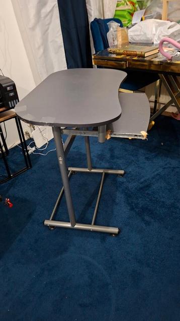 Oud computertafeltje - gratis af te halen