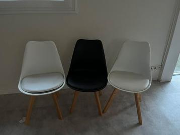 3 stoelen gratis afhalen (1 x zit vlak los)