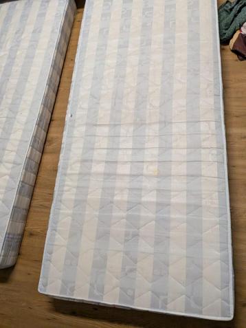 Twee springmatrassen 90x200 gratis af te halen
