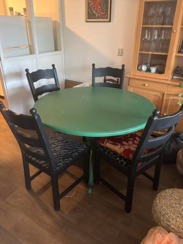 Eettafel met 4 stoelen