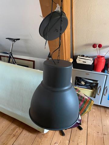 Grote hanglamp metaal witte binnenkant gratis