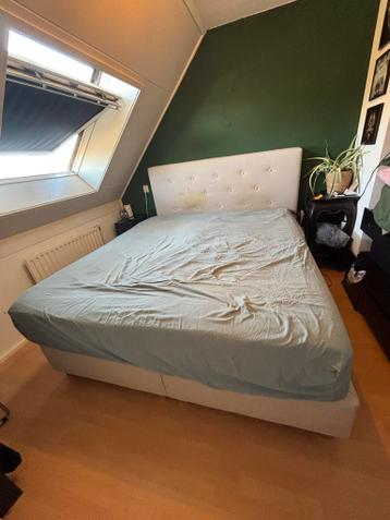 Gratis 2-persoons boxspring (zonder matras)