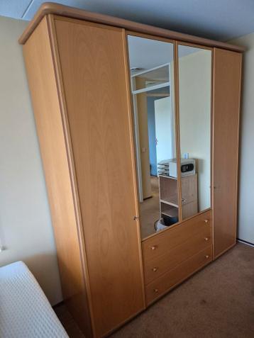 Grote kledingkast - z.s.m. ophalen!