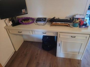 Gratis; Mooi bureau voor thuis of kantoor