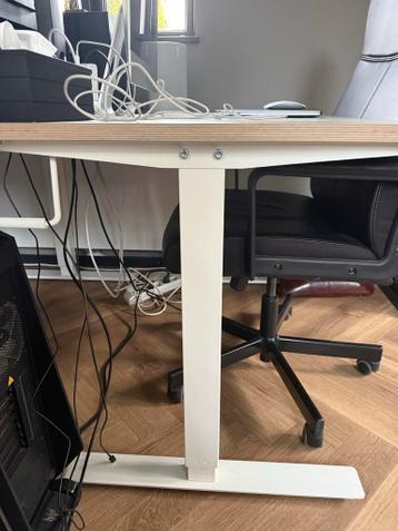 2 Bureaus te koop - 120x75 cm - Gratis af te halen