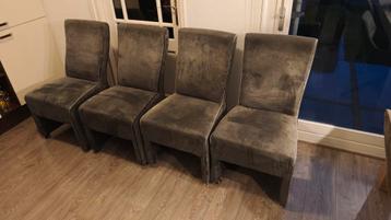 *** Gratis 4 stoelen met wieltjes ***