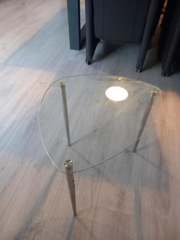 Glazen Bijzettafeltje - Gratis