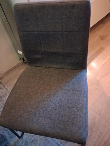 Gratis 4 eetkamerstoelen