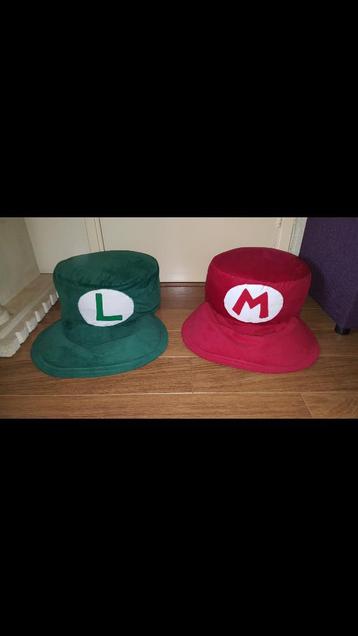 Mario & luigi kussens / poefen / voetenbankjes