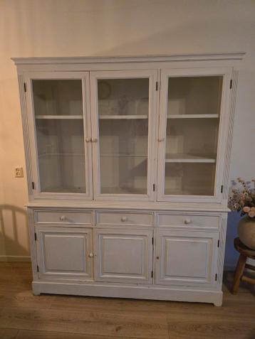 Mooie buffetkast met glazen deuren