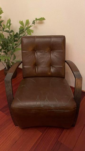 Gratis Twee bruine leren stoelen