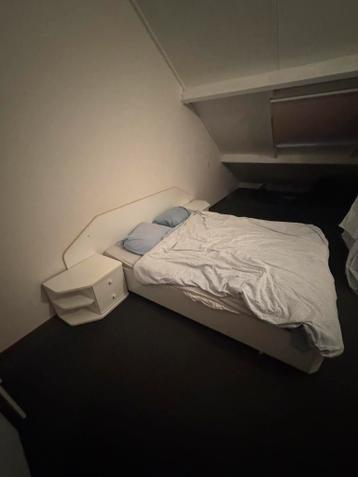 2 persoonbed moet weg. Anders groffvuil