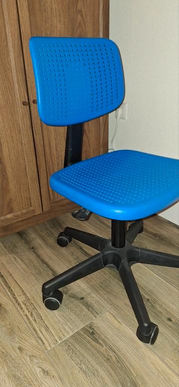 Gratis blauwe kinder bureaustoel