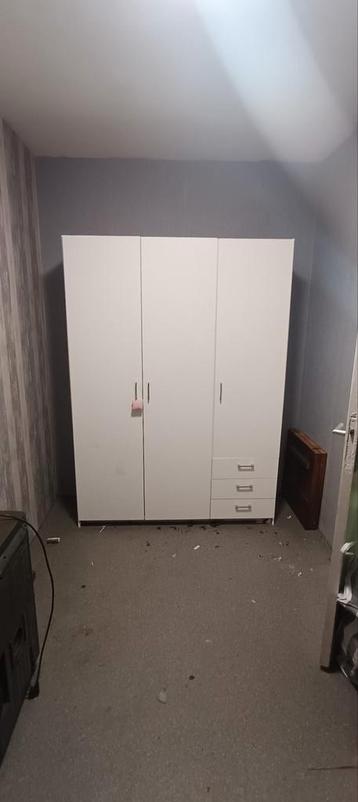 Ruime kledingkast 145x200