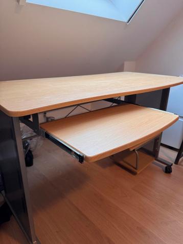 Gratis! - Bureau op wieltjes met opbergruimte