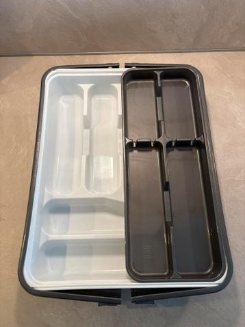 Uitschuifbare bestekbak