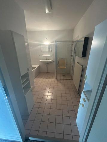 Badkamerkast hoog wit 2x