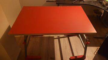Eenvoudige rode tafel 120x80