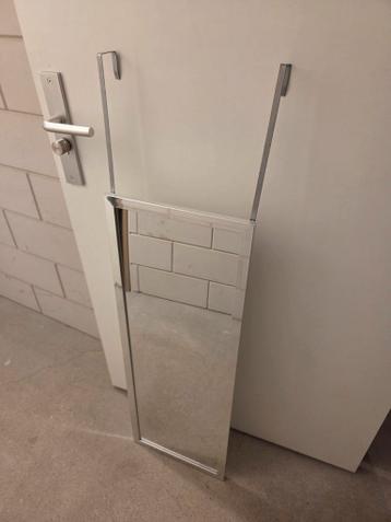 Spiegel met haken voor ophangen aan deur - gratis ophalen