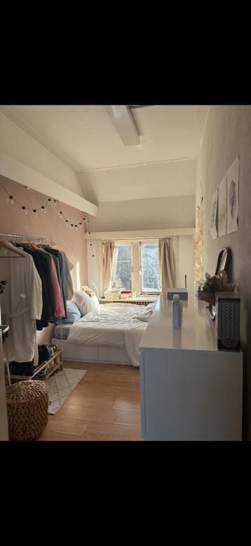 Bed 140 cm, 6 lades, geen beschadiging