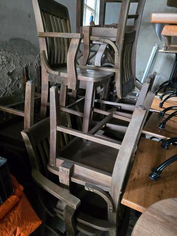 Gratis 16 houten stoelen af te halen