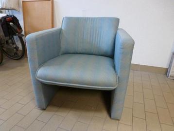 Leolux Fiabo fauteuil met stof bekleed