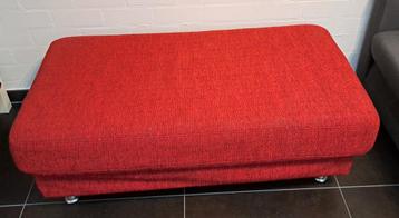 Gratis: rode poef / bankje