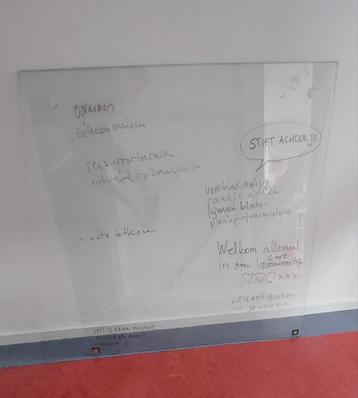 Glazen plaat, gebruikt als whiteboard