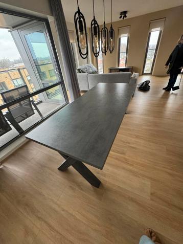 Grijze tafel GRATIS! 230x100 20 FEBRUARI MOET HIJ WEG