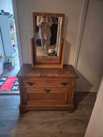 Mooie houten kast met lade en klepdeur – landelijke stijl