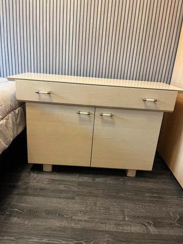 Gratis ladekast met twee deurtjes