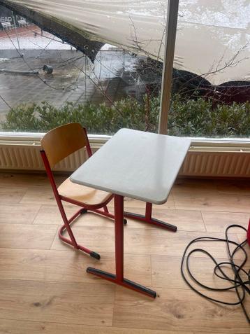 30 sets Tafel en Stoel Schoolmeubilair. Gratis