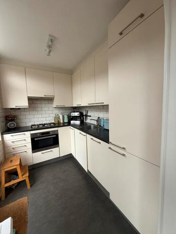 Gratis Keukenkasten evt apartauur tegen bod