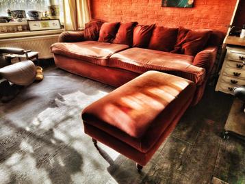 4 zits bank met Hokker.